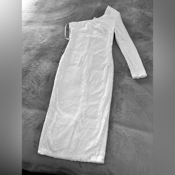 Akira Women's White Asymmetrical Long Sleeves Sequin Midi Dress Size S - Picture 1 of 5